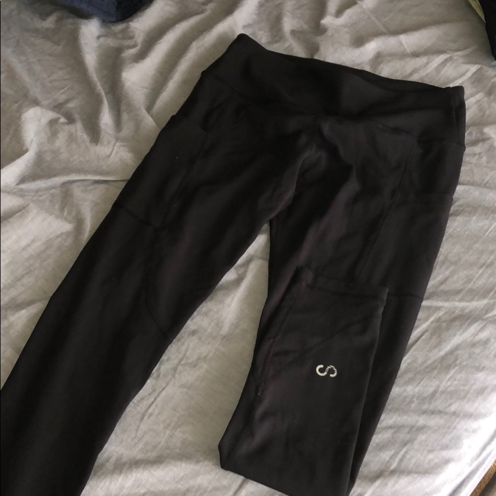 Black leggings with no booty scrunch!